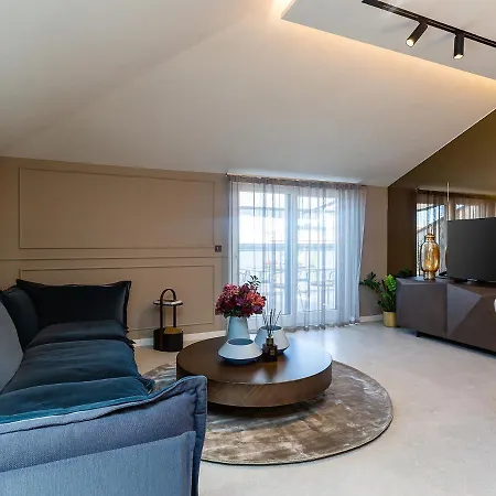 Design Penthouse No 23 Apartment *